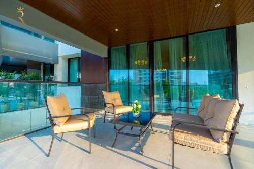 Stylish 2BR Stay - Elegant Al Raha Haven Escape