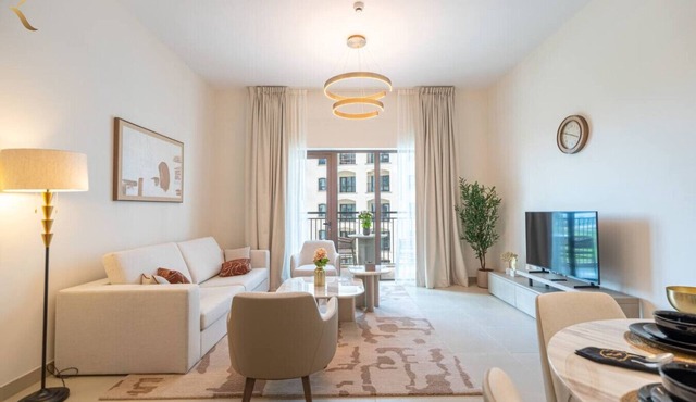 Stylish 2BR w/Balcony | Yas Golf Collection