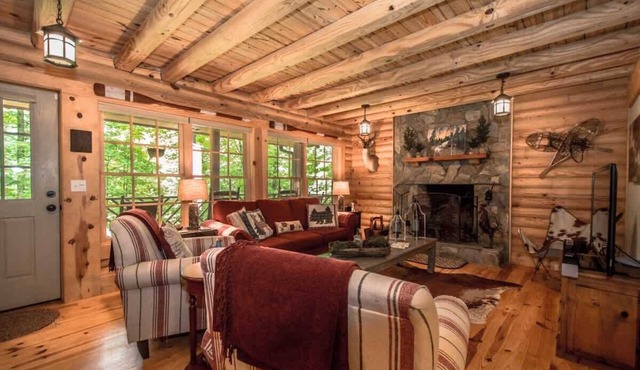 Stylish 3BR Log Cabin w/Fire Pit | Near Trails | Free Tickets in Zirconia