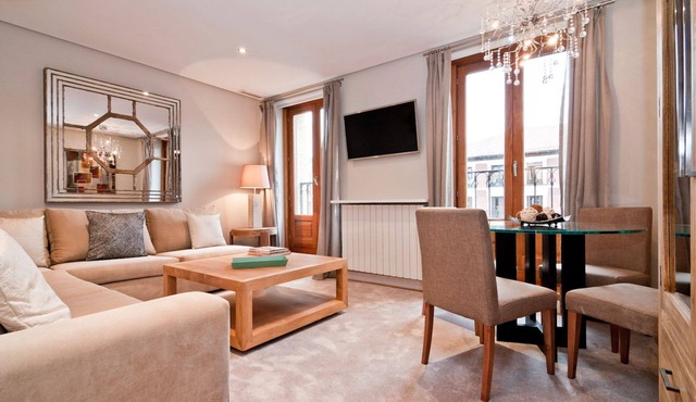 Stylish Flat Steps from Retiro in Madrid