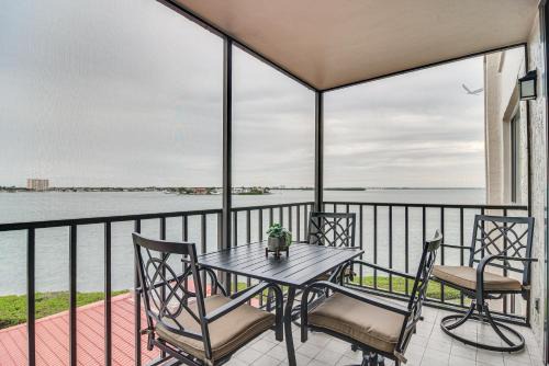 Stylish St Petersburg Condo w/Balcony + Bay Views
