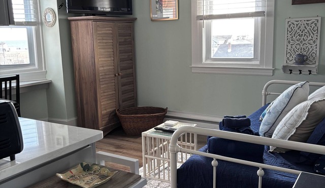 Sunny, cozy studio with ocean views in the heart of Ocean City NJ! in Ocean City