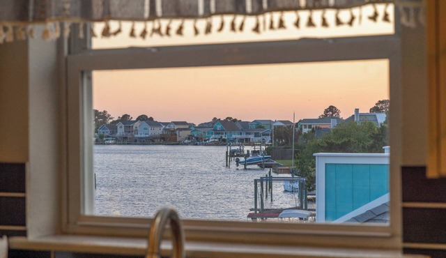 Sunset on Soundview! Waterfront! Pool Access! Bring Your Boat! in Kill Devil Hills