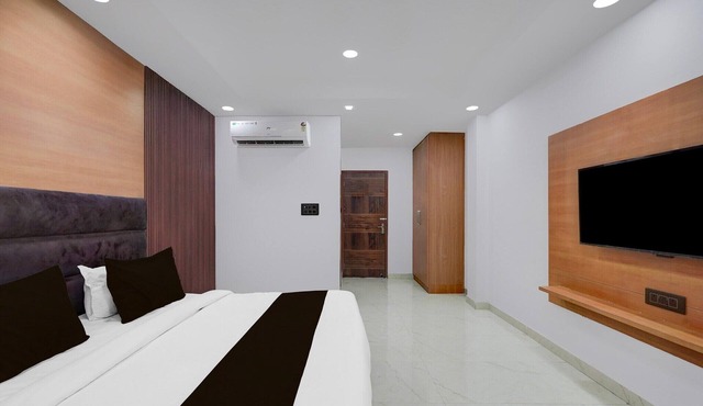 Super Collection O Sector 18 Metro station in Noida
