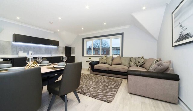 ⭐ Super Cool Apartment Parking, Netflix & WiFi in Poole