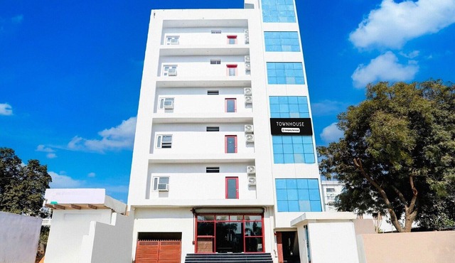 Super Townhouse Pahadiya in Varanasi