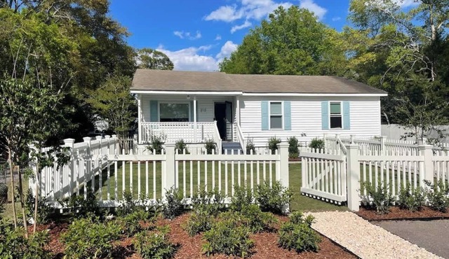 Sweetgrass Haven | 4BR in the Heart of Old Village in Mount Pleasant