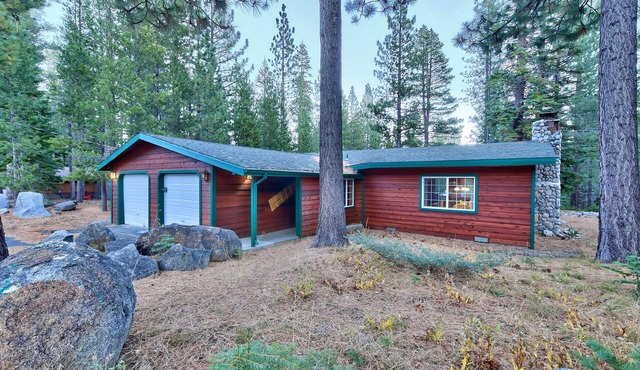 The Bear's Den Cabin set on a huge lot, lots of room to play! in South Lake Tahoe