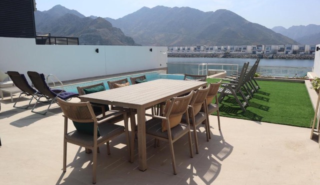 The Coral Villa with marina access, free ka yak and private pool - Al Dana Island Fujairah