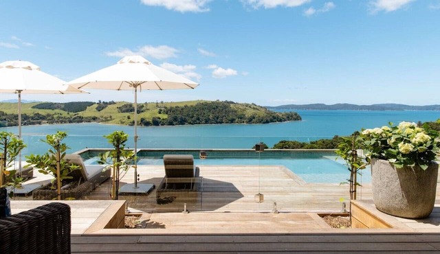 The Farmhouse; Hauraki Views & Tranquil Luxury in Matakana