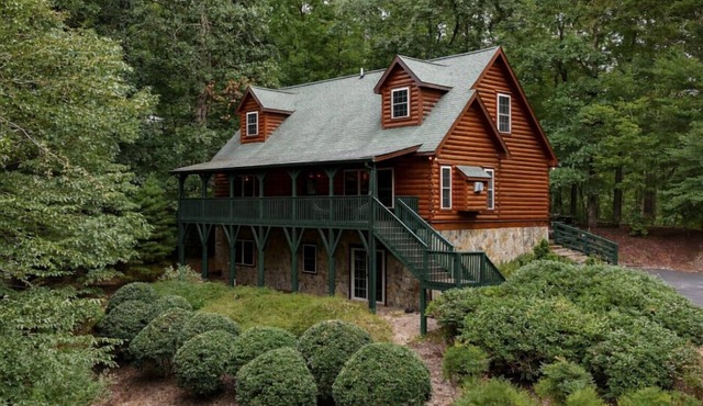 The Ginger Fox Log Cabin w/Resort Perks | Lake Lure
