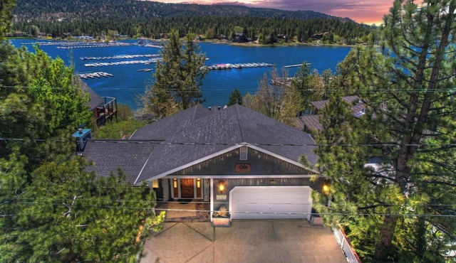 The Great Gatsbear Cabin by Destination Big Bear : 5 Star! High End! Dock! Theater! Hot Tub! Lake! Gourmet Kitchen! BBQ! Lux! in Big Bear Lake