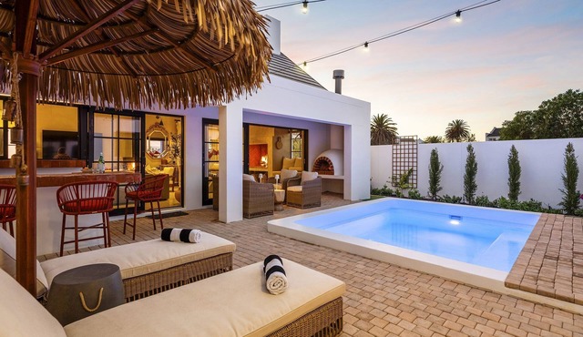 The Lazy Olive - Four Bedroom House, Sleeps 8 in Saint Helena Bay
