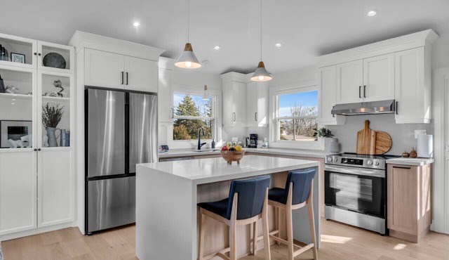 The Maple Tree: Luxury Family Home in Burlington