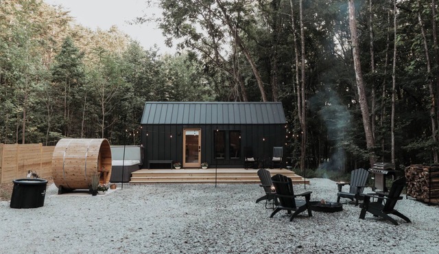 The Tiny Cabin At Hurdle Mills - Sauna,Hot Tub, Cold Plunge in Hurdle Mills