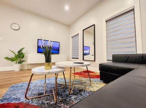 The Zen Escape Modern Queen Size One Bedroom Full Apartment in St. Catharines