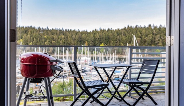 This is the life! 2 bedroom oceanfront condo close to everything. in Nanaimo