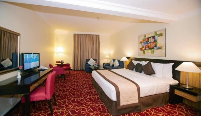 Three Bedroom Apartment Near Al Shamsi Building By Luxury Bookings