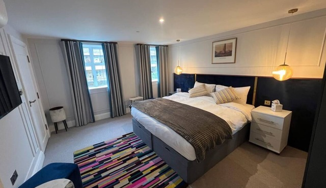 Three Falcons Hotel in London