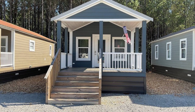 Tiny Homes for Rent, minutes to the Casino, Golf Course & Water Park in Philadelphia