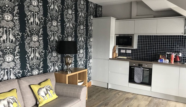 Top Royal Mile 2 Bedroom 2 Shower Room Apartment in Edinburgh