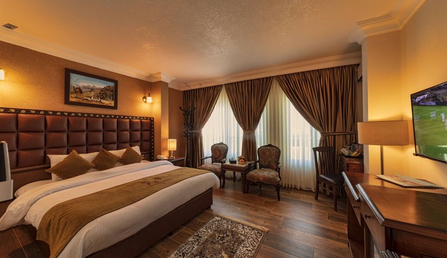 Town Season Hotel
