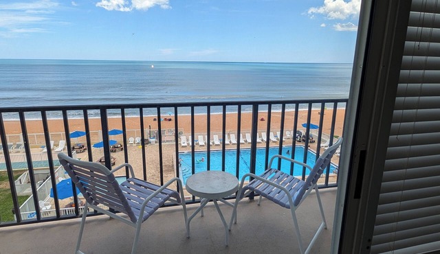Traders Inn Beach Club in Ormond Beach