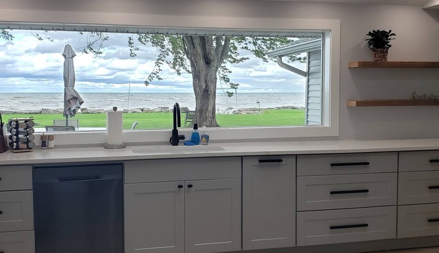 Tranquil Lakefront home. Premium accommodations, newly remodeled in Hamlin