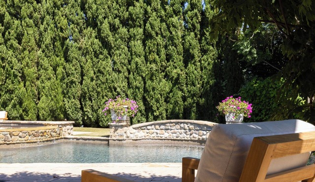 Tranquil Montecito Spanish, minutes to the beach, lower village and hiking in santa barbara