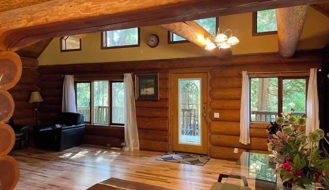 TreeHouse Nook Bed & Breakfast