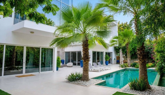 Tropical Calm: 4BR Villa + Private Pool, Al Barari