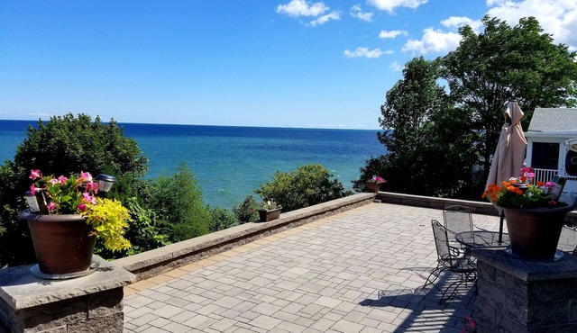 True North Luxury Lakefront Retreat with Stunning Views of Lake Ontario in Rochester