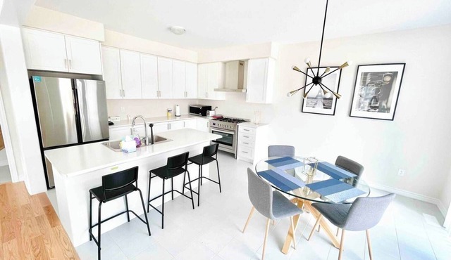 Two Adjacent Homes with 8 Bedrooms in Thorold