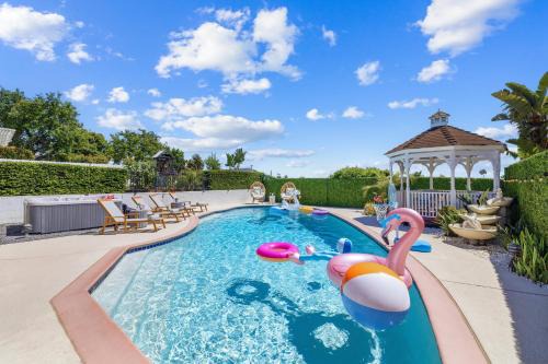 Ultimate Group Getaway - Pool, Spa, Views, Games! in San Diego