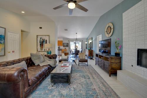 Updated Abode: 22 Mi to Joshua Tree National Park! in Morongo Valley