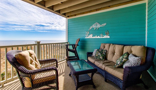 Upgraded for 2026 Huge Deck, Full-Size Pool, Beach Front, Linens Included in Carolina Beach