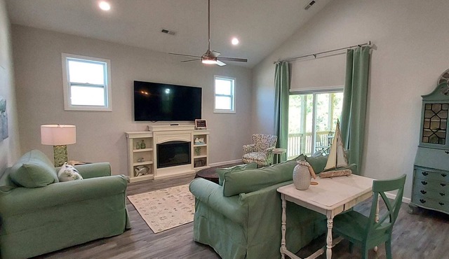 Urban Coastal 3-Bedroom Sleeps 11 / 134 in Jacksonville