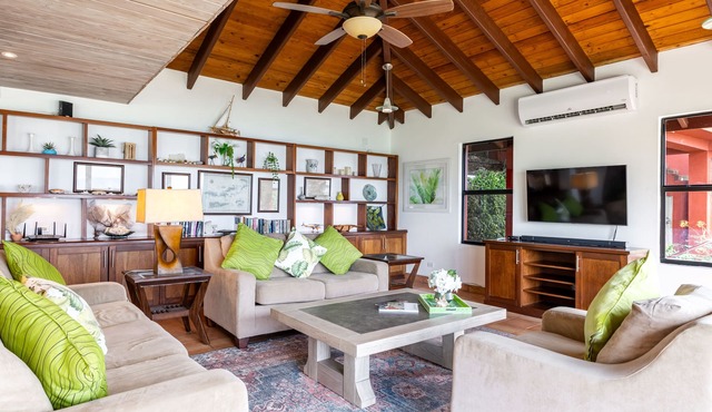 Paradiso Ocean View. A perfect getaway. 10 mins drive to Smugglers Cove Beach. in St Bernard's Road Belmont State