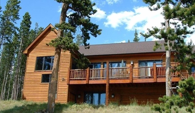 'View Manor' - Five Master Suites!