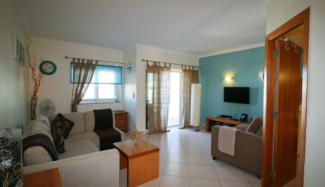 Vila da Praia Private Complex full Sky/BT Sports + UK TV & free WIFI in Alvor