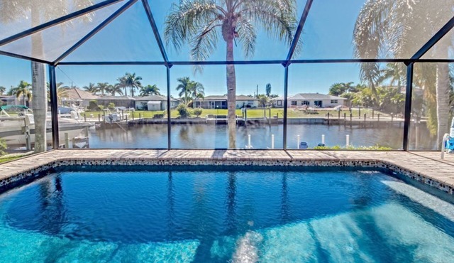Villa 13 Coastal decor, Htd saltwater pool, Gulf Access.102 reviews in Cape Coral