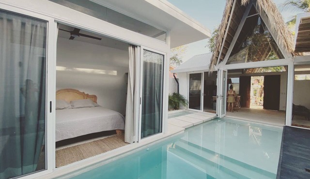Villa 3 bedrooms, private pool and 5 minutes walk from the beach in Veintisiete de Abril