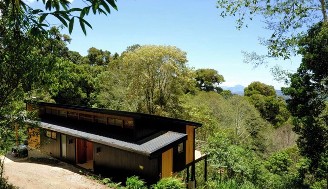 "Villa Arrayan" The Cabin is surrounded by a private natural preserve. in San Gerardo de Dota
