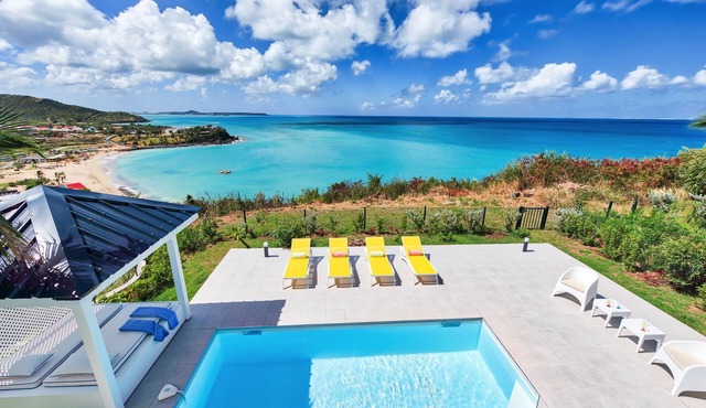 Villa BLUE SAILING – Sunset View Retreat Overlooking Friar’s & Happy Bay in French St. Martin in Happy Bay