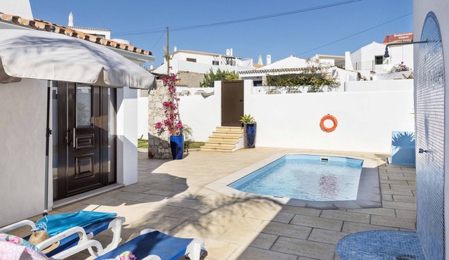 Villa Petala, 300 metres from the beach. in Albufeira