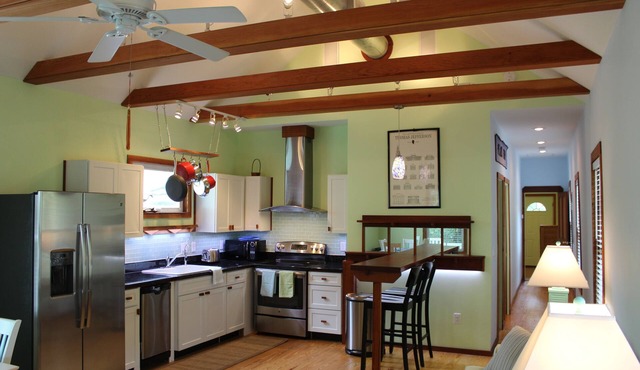 Walk to EVERYTHING Downtown within minutes. Shotgun House in Lincolnville. in St Augustine