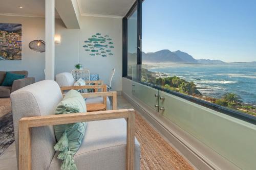 Walker Bay Luxury Seafront Apartment in Hermanus