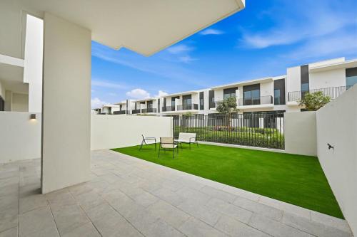 Warm and Cozy 4BR Villa with Pool Access