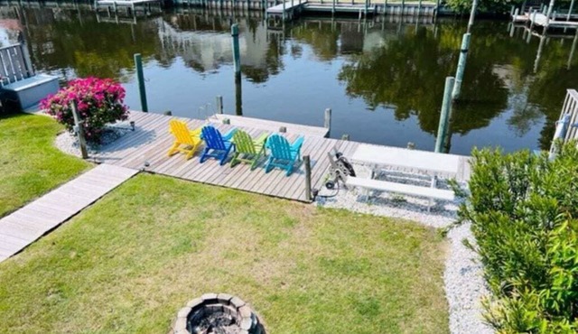 Waterfront! Game Room, Hot Tub, Kayaks, Theater Room,Fire Pit, Comm Pool,Dogs OK in Kill Devil Hills