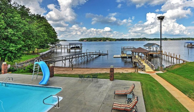 Waterfront Lake Norman Duplex with Pool and Boat Dock! in Denver